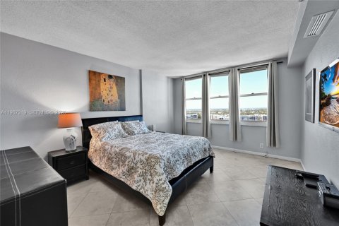Condominio en alquiler en Hollywood, Florida, 1 dormitorio, 77.57 m2 № 2081391 - foto 14