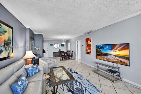Condominio en alquiler en Hollywood, Florida, 1 dormitorio, 77.57 m2 № 2081391 - foto 7