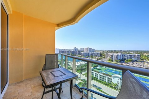 Condominio en alquiler en Hollywood, Florida, 1 dormitorio, 77.57 m2 № 2081391 - foto 4