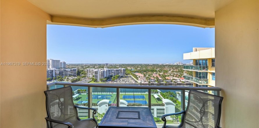 Condominio en Hollywood, Florida, 1 dormitorio  № 2081391