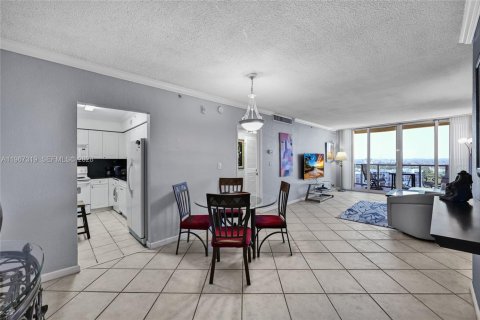 Condominio en alquiler en Hollywood, Florida, 1 dormitorio, 77.57 m2 № 2081391 - foto 10
