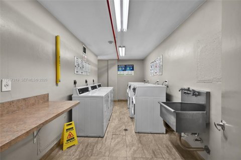 Condominio en alquiler en Hollywood, Florida, 1 dormitorio, 77.57 m2 № 2081391 - foto 19