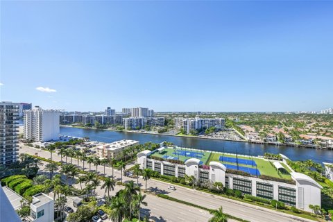 Condominio en alquiler en Hollywood, Florida, 1 dormitorio, 77.57 m2 № 2081391 - foto 3