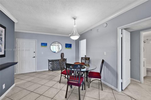 Condominio en alquiler en Hollywood, Florida, 1 dormitorio, 77.57 m2 № 2081391 - foto 9