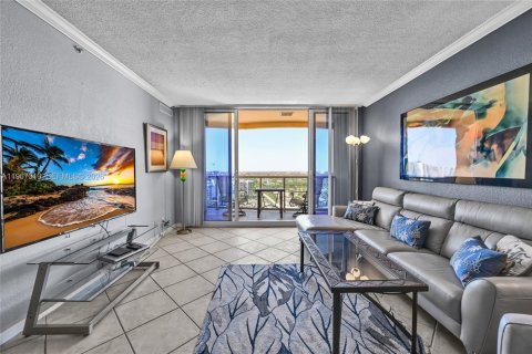 Condominio en alquiler en Hollywood, Florida, 1 dormitorio, 77.57 m2 № 2081391 - foto 2