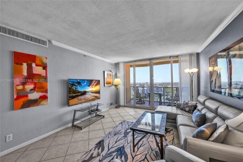 Condominio en alquiler en Hollywood, Florida, 1 dormitorio, 77.57 m2 № 2081391 - foto 5