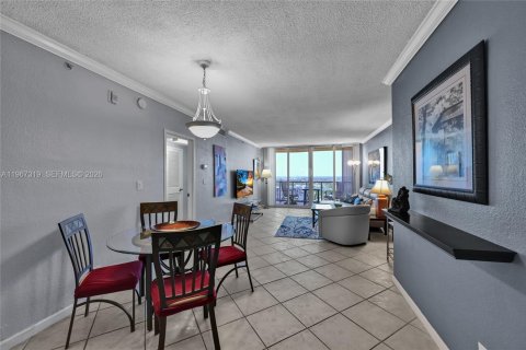 Condominio en alquiler en Hollywood, Florida, 1 dormitorio, 77.57 m2 № 2081391 - foto 11