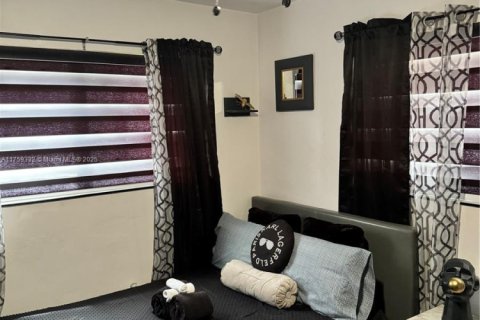 House in Miami Gardens, Florida 3 bedrooms, 162.3 sq.m. № 1883798 - photo 13