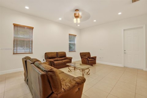 Купить виллу или дом в Майами, Флорида 5 спален, 277.41м2, № 1988634 - фото 17