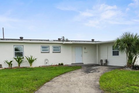 Casa en venta en Port Charlotte, Florida, 4 dormitorios, 175.4 m2 № 1900877 - foto 2