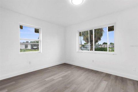 Casa en venta en Port Charlotte, Florida, 4 dormitorios, 175.4 m2 № 1900877 - foto 15