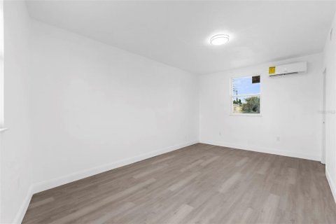 Casa en venta en Port Charlotte, Florida, 4 dormitorios, 175.4 m2 № 1900877 - foto 22
