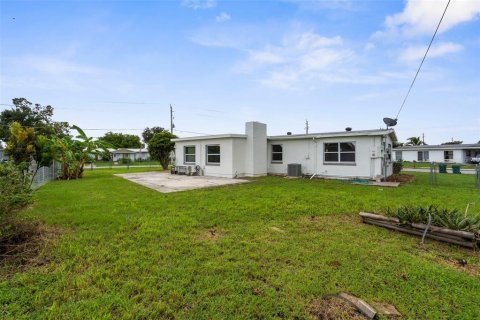 Casa en venta en Port Charlotte, Florida, 4 dormitorios, 175.4 m2 № 1900877 - foto 26