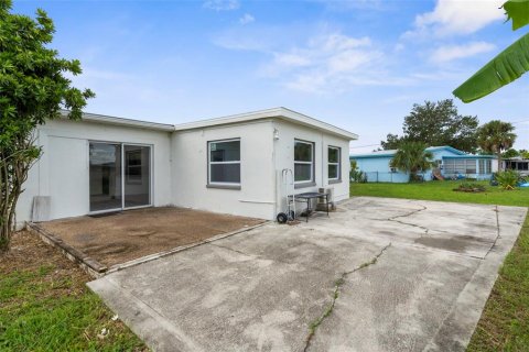 Casa en venta en Port Charlotte, Florida, 4 dormitorios, 175.4 m2 № 1900877 - foto 27