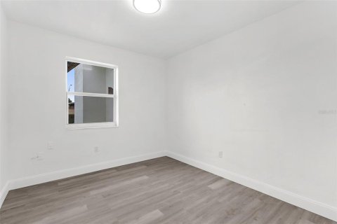Casa en venta en Port Charlotte, Florida, 4 dormitorios, 175.4 m2 № 1900877 - foto 18