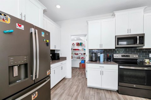 House in Orlando, Florida 4 bedrooms, 260.41 sq.m. № 1429370 - photo 8