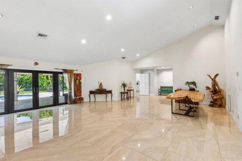 House in Boca Raton, Florida 4 bedrooms, 329.9 sq.m. № 2276105 - photo 8