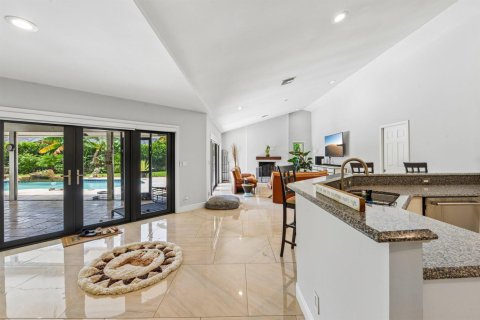 House in Boca Raton, Florida 4 bedrooms, 329.9 sq.m. № 2276105 - photo 15