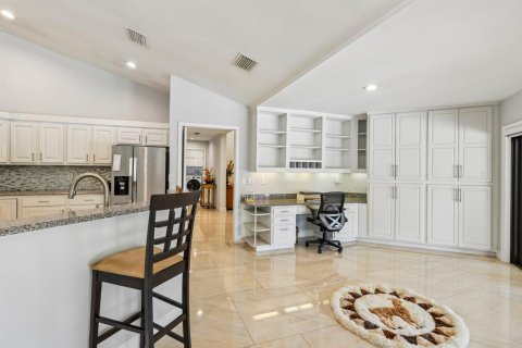 House in Boca Raton, Florida 4 bedrooms, 329.9 sq.m. № 2276105 - photo 14