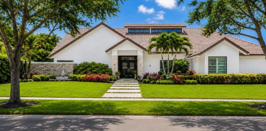 House in Boca Raton, Florida 4 bedrooms, 329.9 sq.m. № 2276105
