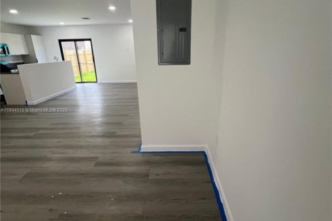 Снять в аренду таунхаус в Флорида-Сити, Флорида 3 спальни, 140.84м2, № 1955460 - фото 7