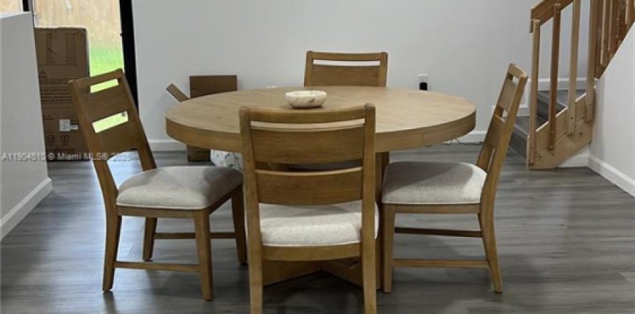 Таунхаус в Флорида-Сити, Флорида 3 спальни, 140.84м2 № 1955460