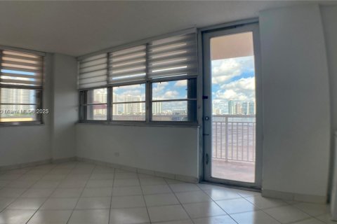 Condominio en alquiler en Sunny Isles Beach, Florida, 3 dormitorios, 204.38 m2 № 1925500 - foto 11