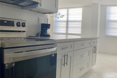 Condominio en alquiler en Sunny Isles Beach, Florida, 3 dormitorios, 204.38 m2 № 1925500 - foto 6