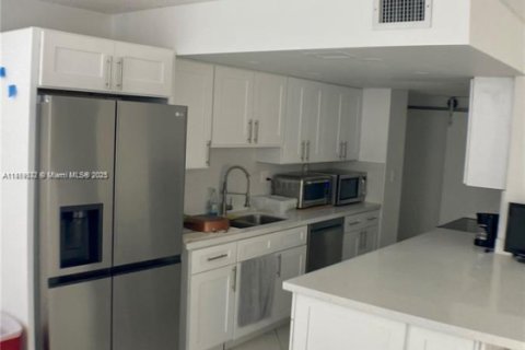 Condominio en alquiler en Sunny Isles Beach, Florida, 3 dormitorios, 204.38 m2 № 1925500 - foto 4