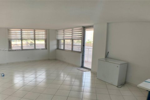 Condominio en alquiler en Sunny Isles Beach, Florida, 3 dormitorios, 204.38 m2 № 1925500 - foto 8