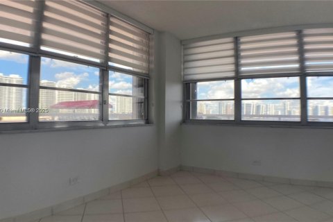 Condominio en alquiler en Sunny Isles Beach, Florida, 3 dormitorios, 204.38 m2 № 1925500 - foto 10