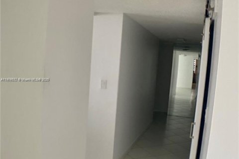Condominio en alquiler en Sunny Isles Beach, Florida, 3 dormitorios, 204.38 m2 № 1925500 - foto 22