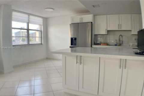 Condominio en alquiler en Sunny Isles Beach, Florida, 3 dormitorios, 204.38 m2 № 1925500 - foto 9
