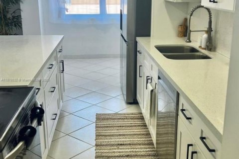 Condominio en alquiler en Sunny Isles Beach, Florida, 3 dormitorios, 204.38 m2 № 1925500 - foto 5