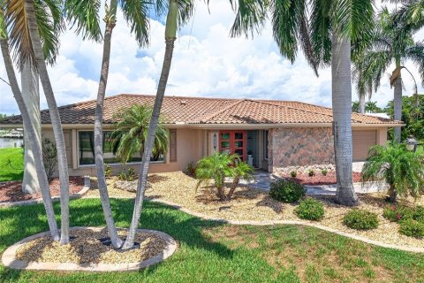 House in Punta Gorda, Florida 4 bedrooms, 208.19 sq.m. № 2278039