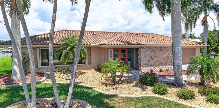 Villa ou maison à Punta Gorda, Floride 4 chambres, 208.19 m2 № 2278039