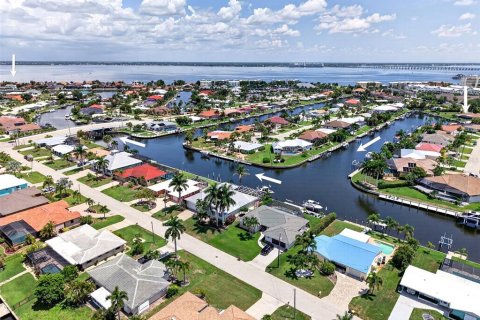 Villa ou maison à vendre à Punta Gorda, Floride: 4 chambres, 208.19 m2 № 2278039 - photo 2