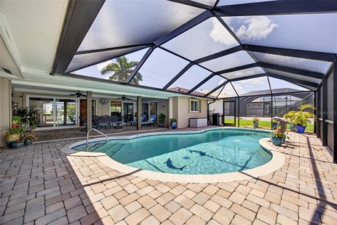 Villa ou maison à vendre à Punta Gorda, Floride: 4 chambres, 208.19 m2 № 2278039 - photo 4