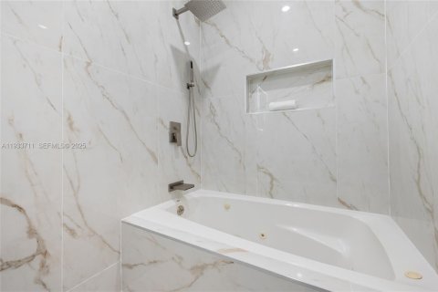 Купить виллу или дом в Пальметто-Бей, Флорида 4 спальни, 235.04м2, № 1992007 - фото 21