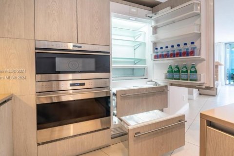 Condo in Hollywood, Florida, 1 bedroom  № 2054979 - photo 11