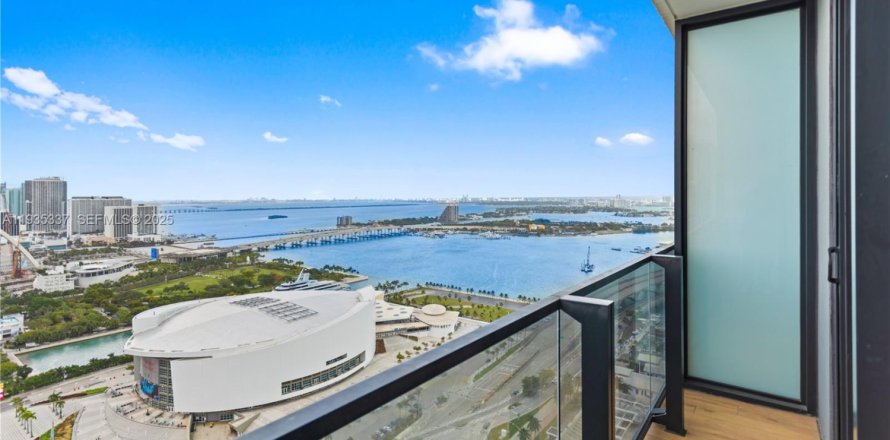 Condominio en Miami, Florida, 1 dormitorio  № 1994694