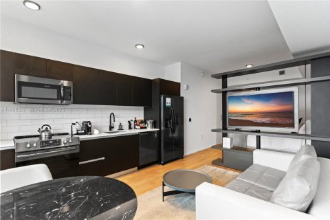Condominio en venta en Miami, Florida, 1 dormitorio, 39.95 m2 № 1994694 - foto 10