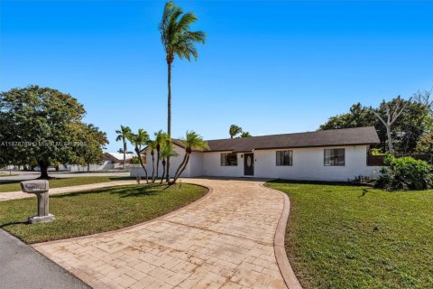 Villa ou maison à vendre à Miami, Floride: 3 chambres, 195.93 m2 № 1981308 - photo 2