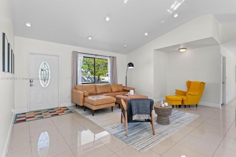 Villa ou maison à vendre à Miami, Floride: 3 chambres, 195.93 m2 № 1981308 - photo 6