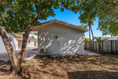 Villa ou maison à vendre à Miami, Floride: 3 chambres, 195.93 m2 № 1981308 - photo 27