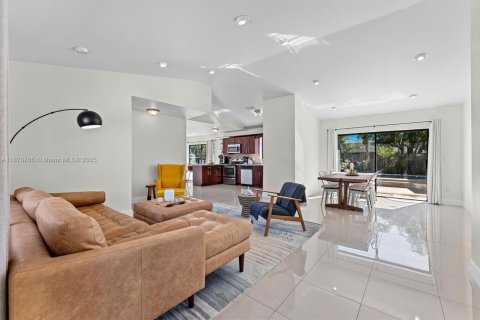 Villa ou maison à vendre à Miami, Floride: 3 chambres, 195.93 m2 № 1981308 - photo 5