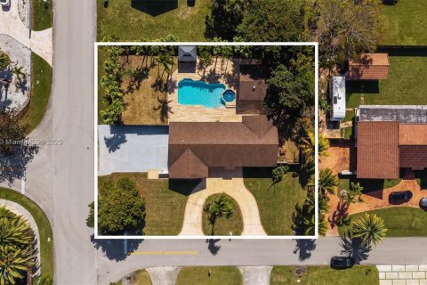 Villa ou maison à vendre à Miami, Floride: 3 chambres, 195.93 m2 № 1981308 - photo 4