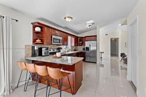 Villa ou maison à vendre à Miami, Floride: 3 chambres, 195.93 m2 № 1981308 - photo 11