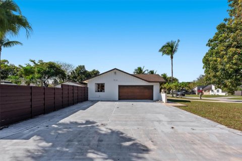 Villa ou maison à vendre à Miami, Floride: 3 chambres, 195.93 m2 № 1981308 - photo 3