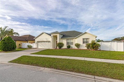 Villa ou maison à louer à Kissimmee, Floride: 3 chambres, 172.33 m2 № 1762273 - photo 12